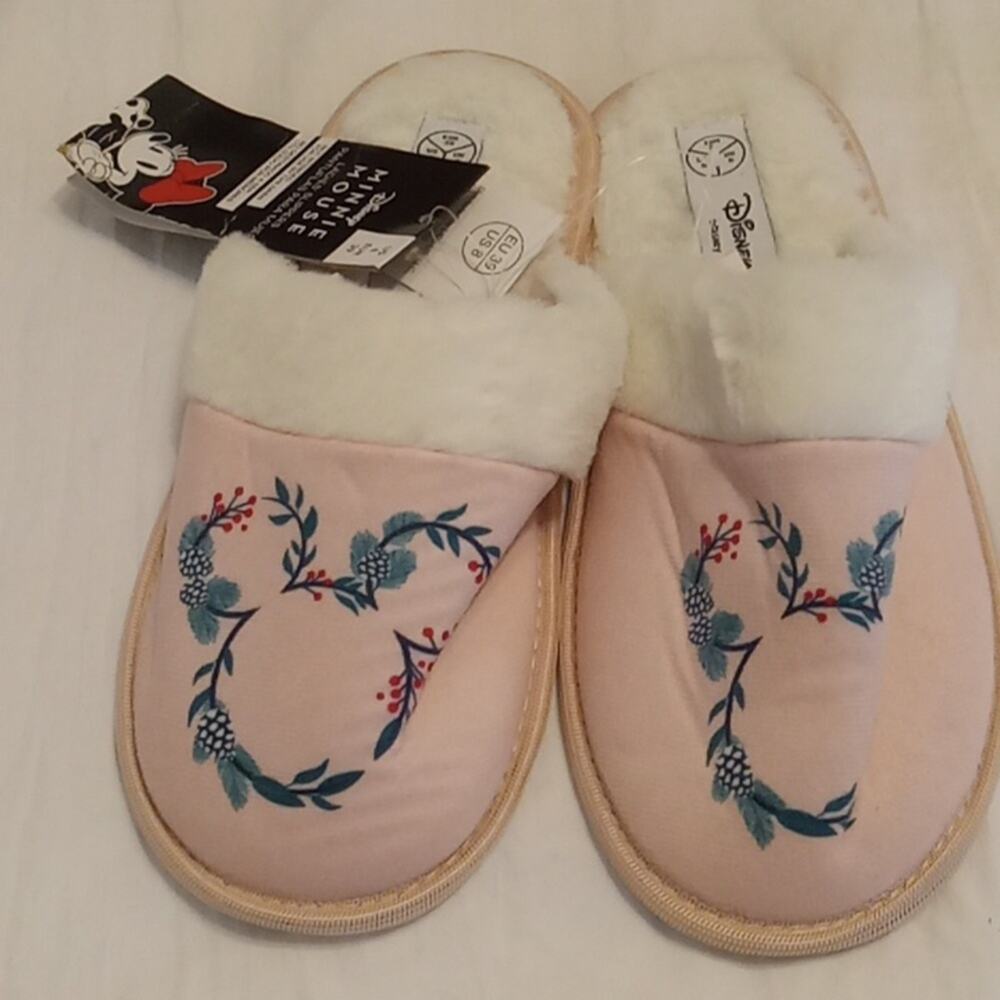 NWT Disney Women's Size 8 Floral Pink Slippers. Athelisure,Fun